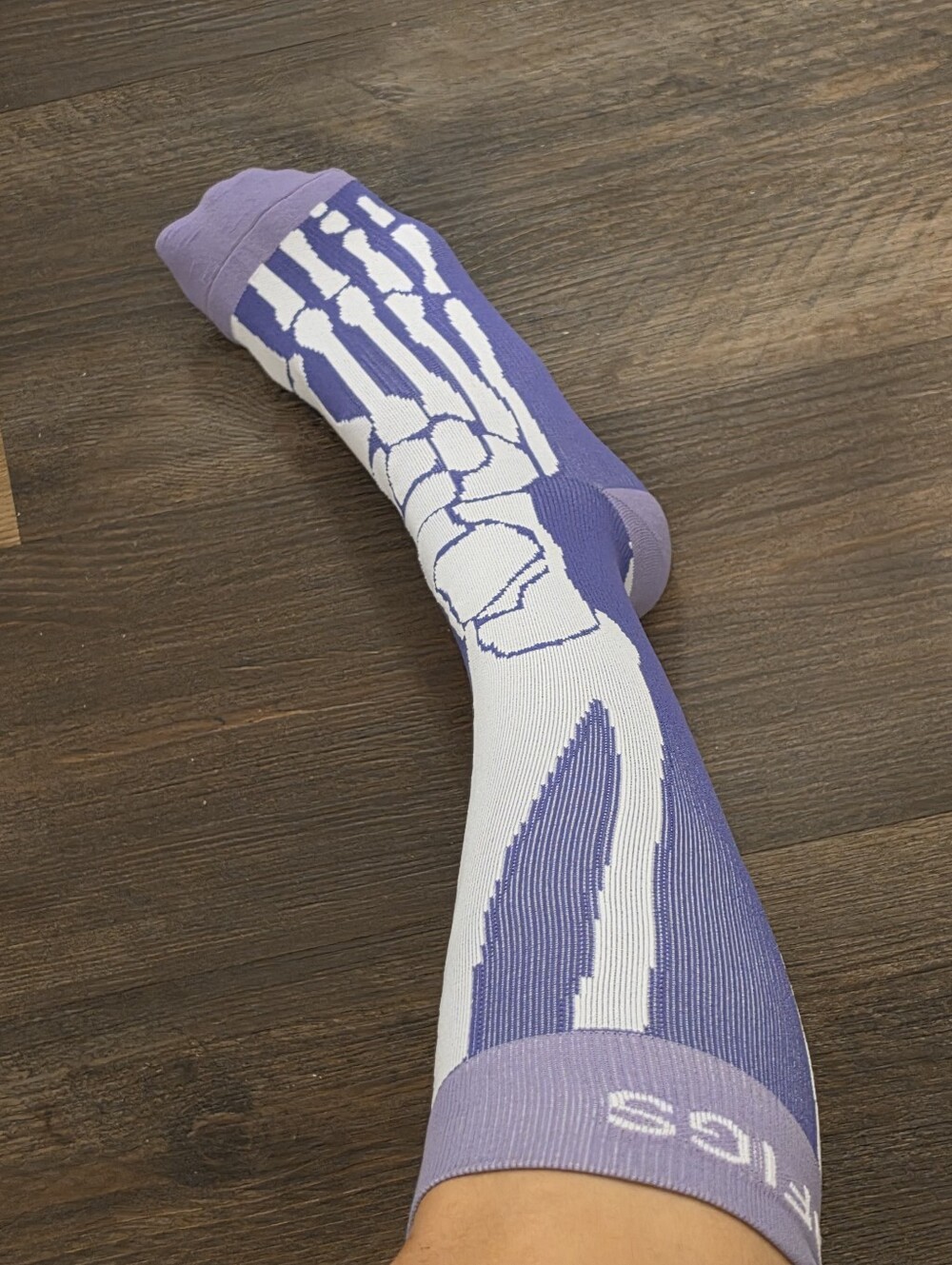 New Figs Compression Socks Purple Feet L